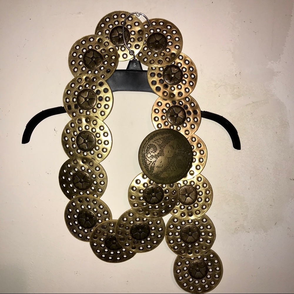 🏵 Gold metallic metal buckle belt